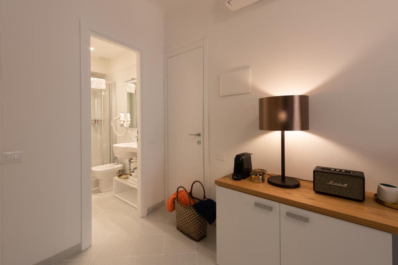 L'Emporio Rooms มานารอลา ภายนอก รูปภาพ